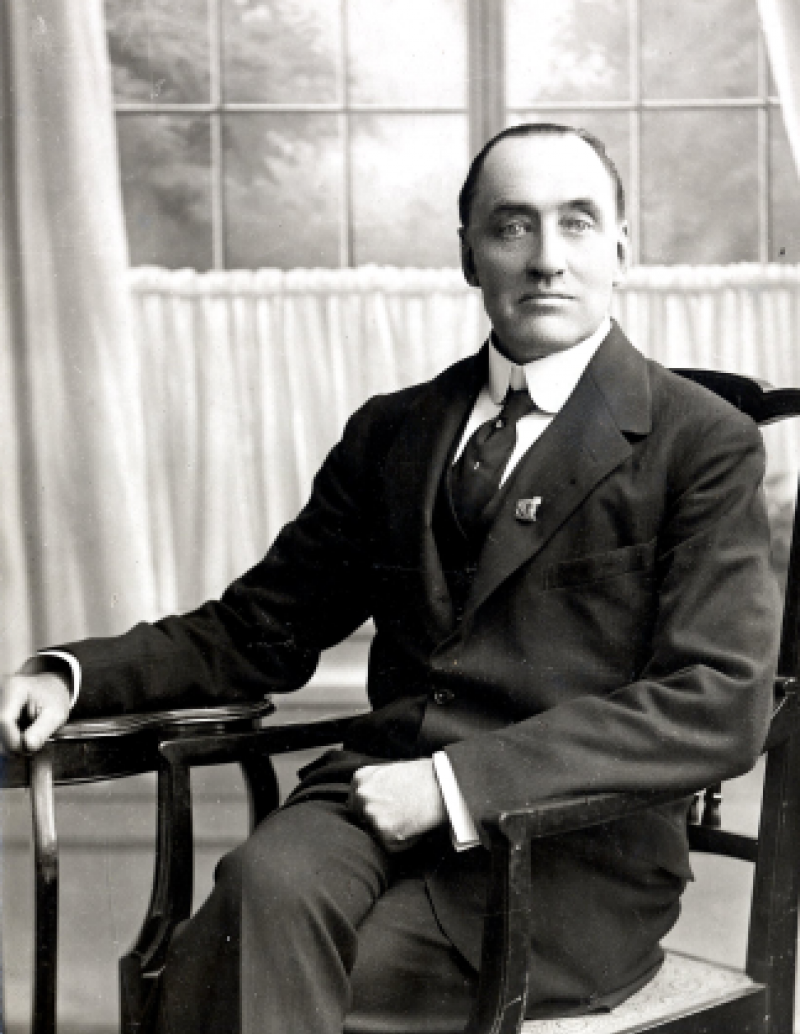 Edward Carson Resigns as Leader of Ulster Unionists